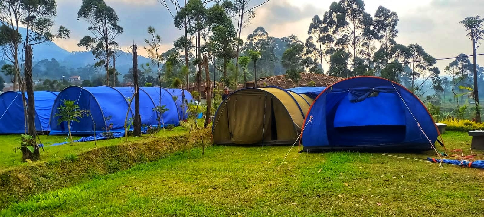 Tenda lorong kapasitas 12 orang